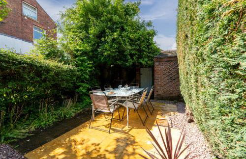 No24Sandbach - Home from Home - Exclusive Dog Friendly House & Garden - Photo 12