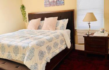 East Riverdale Enchanting 4 bedroom with 2 full bathrooms - Foto 17