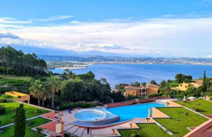 Vue mer et sur la baie de Cannes piscine 450m2 randonnée VTT au pied de l Esterel - Foto 1