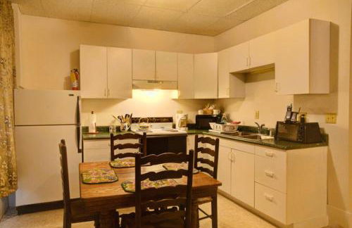 Suites on Main - Photo 6