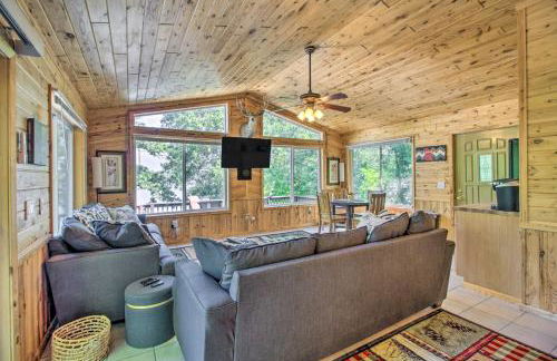 Big Lake Getaway with Private Beach and Fire Pit! - Foto 7