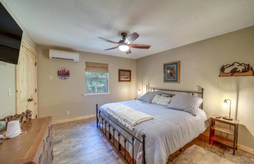 Clayton Cabin with Wraparound Deck Steps to Lake! - Foto 8