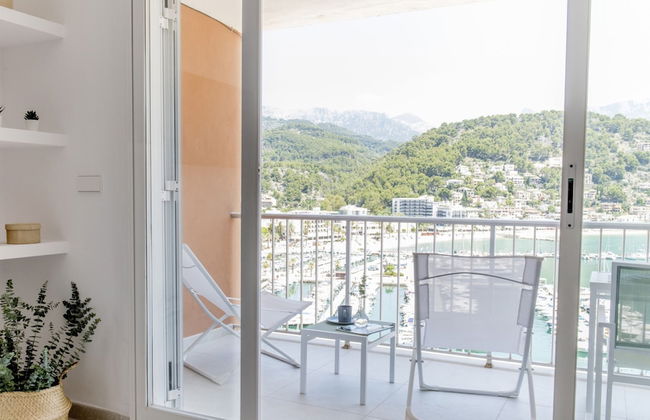 Bright Apartment Near Mountains - Photo 33