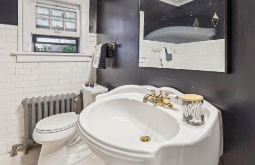 Steps to Edgewater - Sleeps 14 - Fun Game Room Retreat - Foto 48