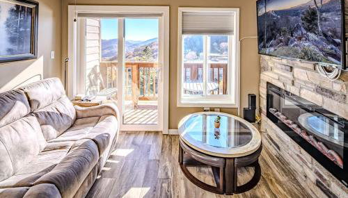 Ski-In Ski-Out Sugar Mountain Getaway with Views and Heated Pool, Hot Tub, Sauna, Gym, and EV - Foto 2