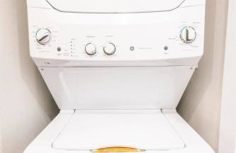 Quiet Creekside Walk to Downtown - Foto 20