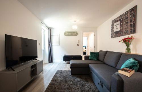 Welcome - BUSINESS or PLEASURE! Southampton 'City Vibes' # Stylish Apartment with Outdoor Courtyard! 1-4 Guests BOOK YOUR CITY BREAK or PRE-CRUISE STAY! CLOSE TO MAYFLOWER THEATRE, UNIVERSITIES, CRUISE TERMINALS, HOSPITALS & SHOPS! - Photo 16