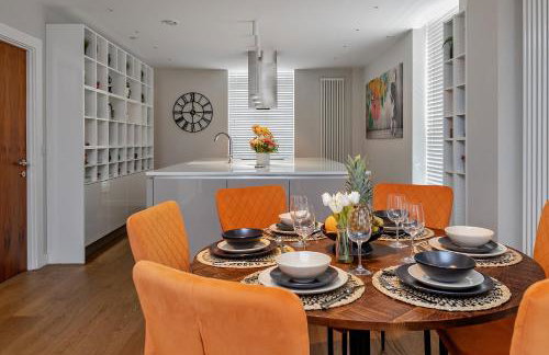 MK CITY CENTRE, THE DIAMOND SUITE, FREE Parking Space, PREMIUM SPACIOUS Apartment with FOOSBALL TABLE - Foto 23