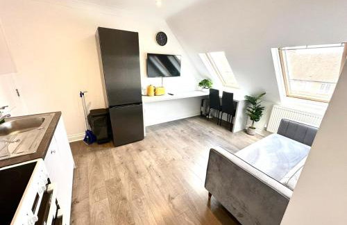 Stunning Modern, Private Apartment,15 Mins To Central London - Photo 21