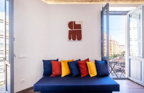 Well Lit and Creatively Designed Apartment - Photo 8