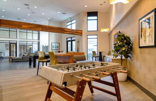 Blueground Centennial pool nr Red Morton Park SFO-852 - Foto 30