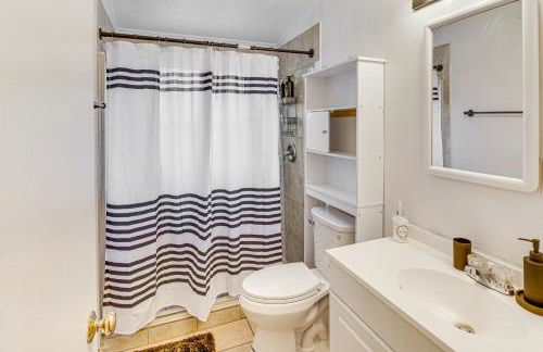 Work, Play and Relax Home with Yard in Lancaster! - Foto 12