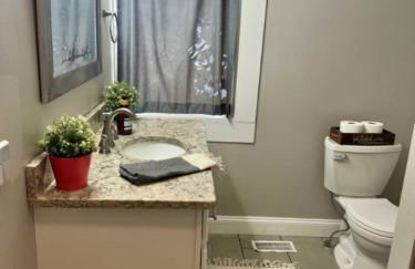 Jungle House Columbus Downtown Free Parking Sleeps 8 - Near Convention Center & Nationwide Arena - 2BR Short North Luxury Home - Over 5,800 Five Star Stays - Foto 20