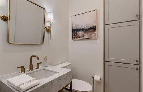 Stunning home - walk to square & heated pool - Foto 26