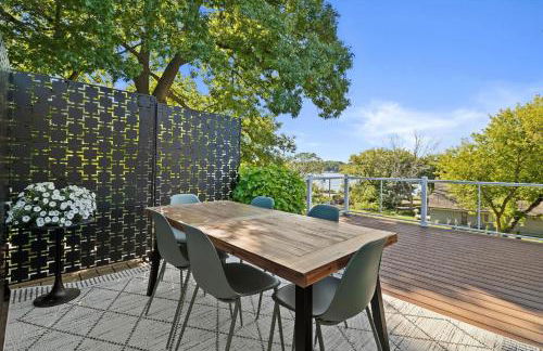 Designer Home w/ Lake Views+Walk to Downtown&Beach - Foto 4