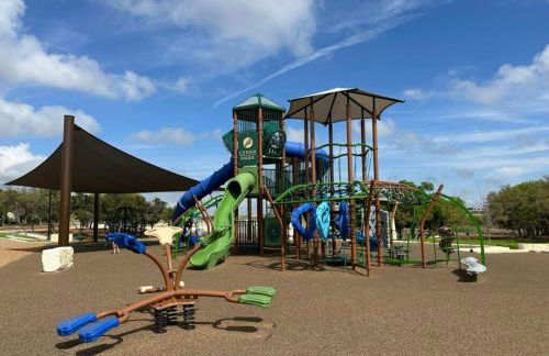 The Bonnie - 5 Bed Near Everything - Photo 3