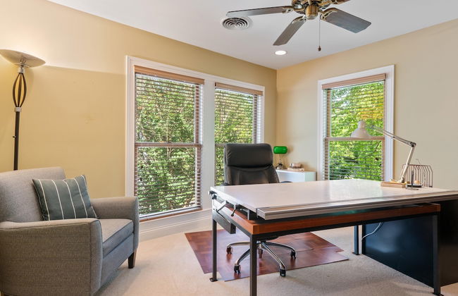 Beautiful Home on a Quiet Lot, Sleeps 14, Treehouse & Game Room! - Foto 35