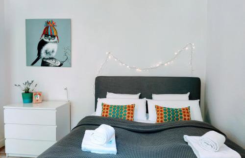 Central 2 bedroom flat for families & calm guests - Foto 1