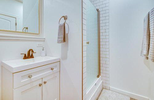 Fish House with Deck, Fire Pit and River Views - Foto 34