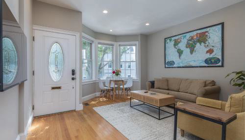 Sunny convenient home w/ private patio! Easy walk to everything! - Foto 1