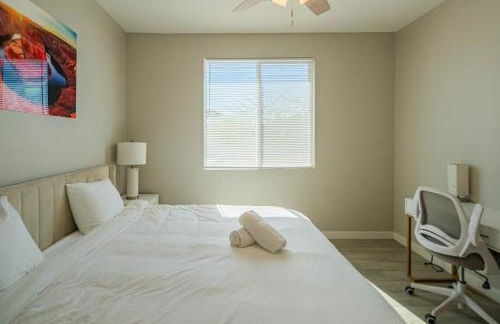 Serene 2BR Home with Premium Beds - Foto 17