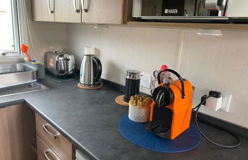 Deluxe 3 bedroom caravan in Haven's Seton Sands Holiday Village,Wifi - Foto 14