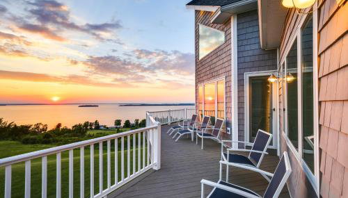 Lake View Champlain Home with Hot Tub and Sauna! - Foto 3