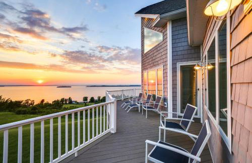 Lake View Champlain Home with Hot Tub and Sauna! - Foto 3