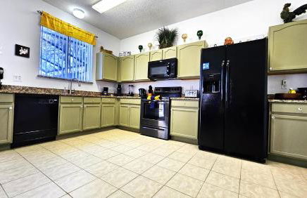 Bluelakeview Luxury Villa with Private Pool & Spa plus Lake Views, BBQ, Games Room - Photo 19