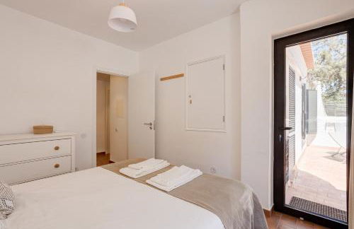 Moradia Tradicional no centro a 100m da Praia - Foto 21