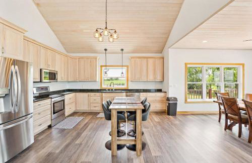 Lakeside 4BR Retreat Private, Peaceful & Scenic villa - Foto 15