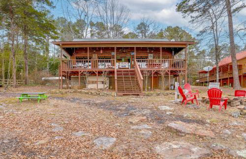 Deck and Fire Pit Waterfront Cabin in Greers Ferry! - Foto 21