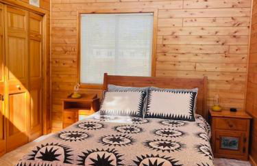 Gaylord Lakefront Cabin w Private Dock Fire Pit - Foto 13