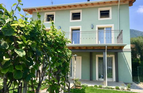 Casa con ampio terrazzo, vista lago e giardino - Foto 40