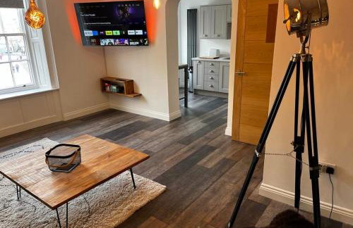 Sterling Stylish 2 bedroom Central Modern Apartment - Photo 4