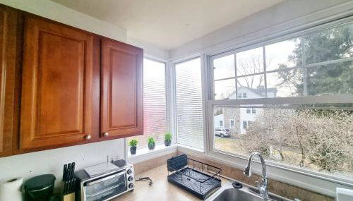 3BR 1BA Near Train Station Monthly Deal - Foto 5