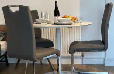 Dartford Luxurious House with Parking - Netflix - Wi-Fi - Photo 19