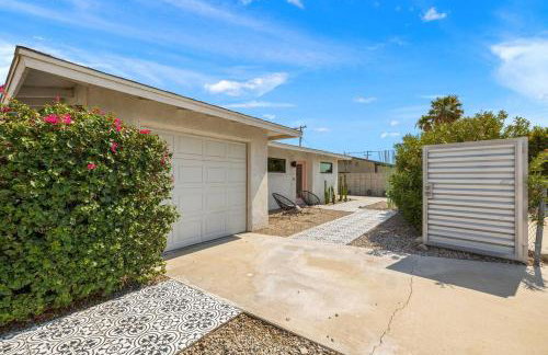 Whimsical Oasis Retreat by Rather Be Properties - Foto 22