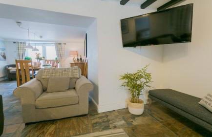 Sailors Return - Photo 8