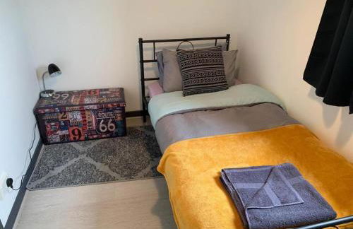 3 Bed House - Sleeps 5 - Pets - Parking - Wifi - Foto 6