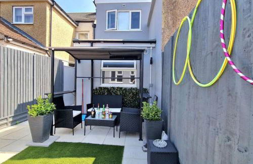 Stunning, clean, free parking home, ideal long stays - Foto 23