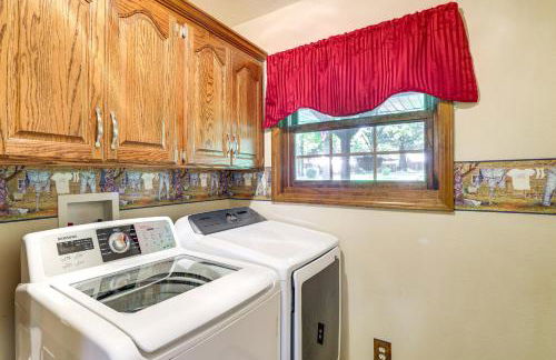 Just a Cast Away Cassville Cabin with Covered Deck - Foto 23