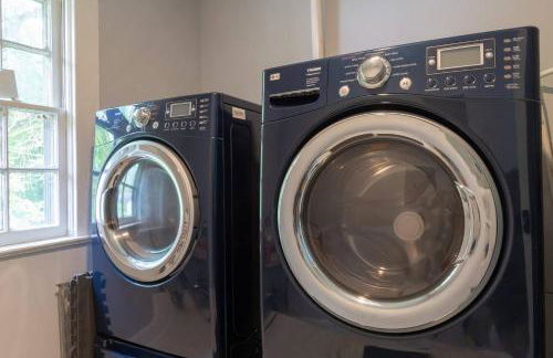 Recently Renovated Chic Durham Farmhouse - Photo 33