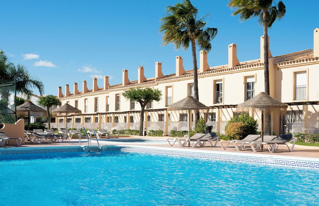 Ramada Hotel & Suites by Wyndham Costa del Sol - Photo 5