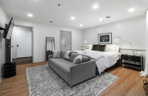 Riverfront Retreat - 2 Units - 3BR - Free Parking - Foto 18