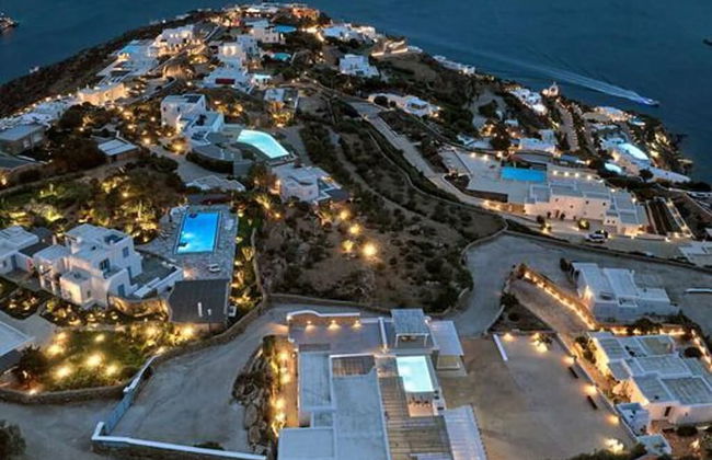 Stunning Villa With Panoramic View - Photo 46