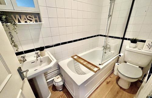 Modern 2BR Flat-Terrace-Free Parking-Rail Station - Foto 18