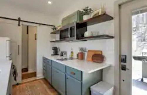 The Hillside Retreat - Cozy container home with Hot tub and Fire pit - Photo 15