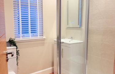 Bright and spacious 2 bedroom flat - Photo 8