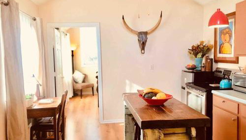 Charming Garden Cottage - Photo 1